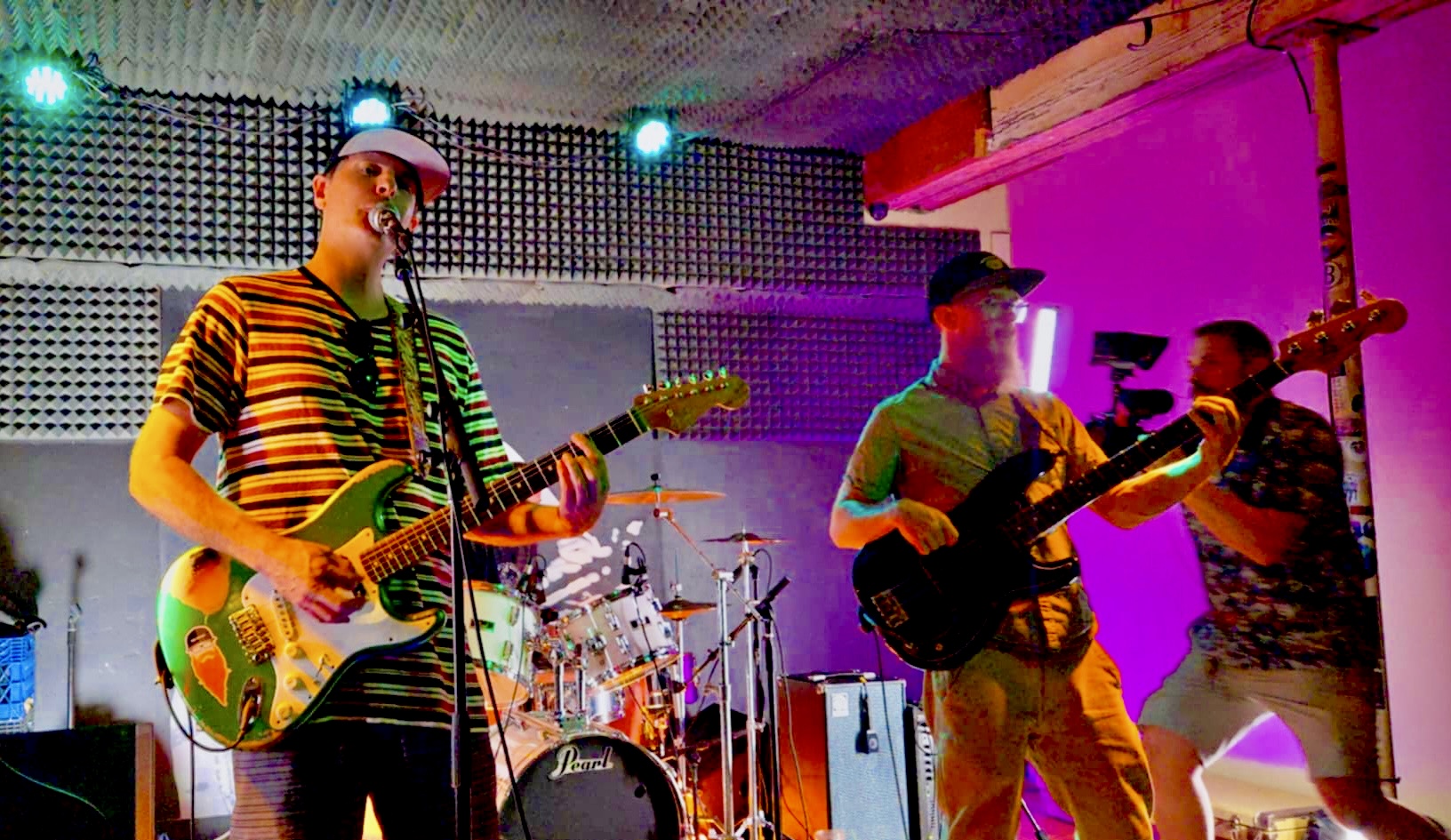 Click to watch Headshine get crowd to sing "What I Got" by Sublime live in Salt Lake City Utah