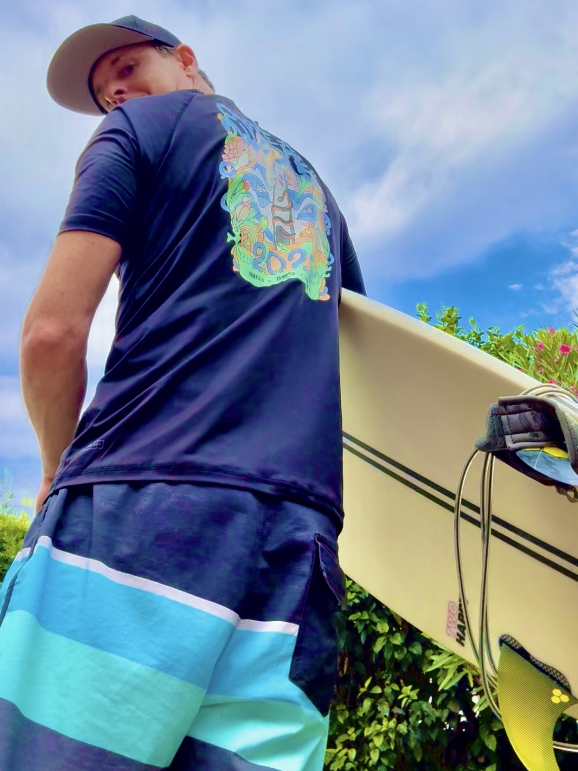 Headshine signs with Surfaid,  Ripcurl and raises money for families in need