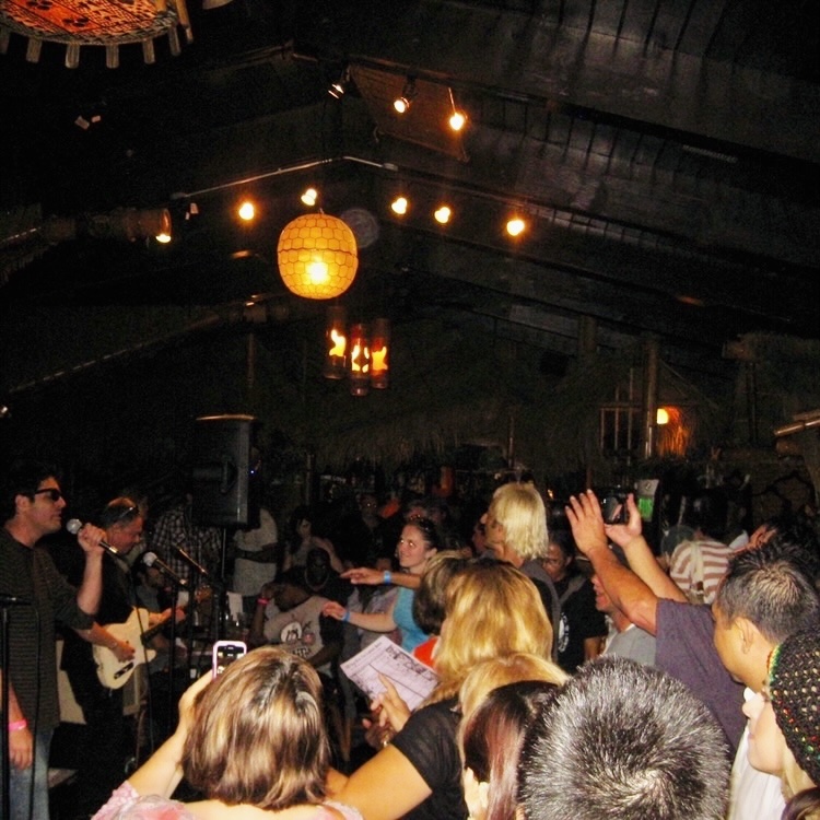 Headshine sings another sold out concert and is featured on Feelin Good with Duddy from the Dirty Heads.
